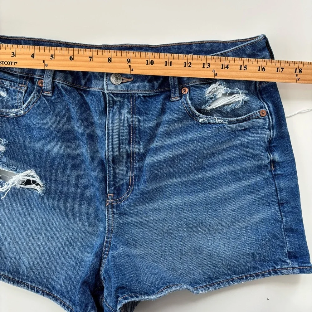 American Eagle Women's Denim Mom shorts Distressed Medium Wash High Rise Size 14